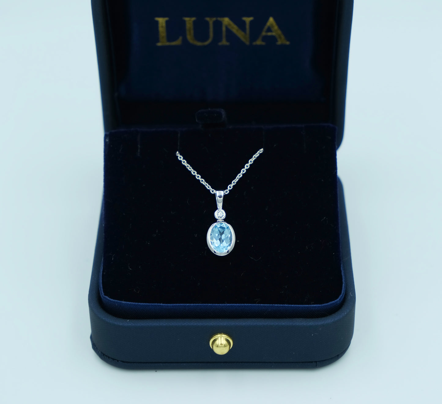 18ct White Gold Blue Topaz Pendant