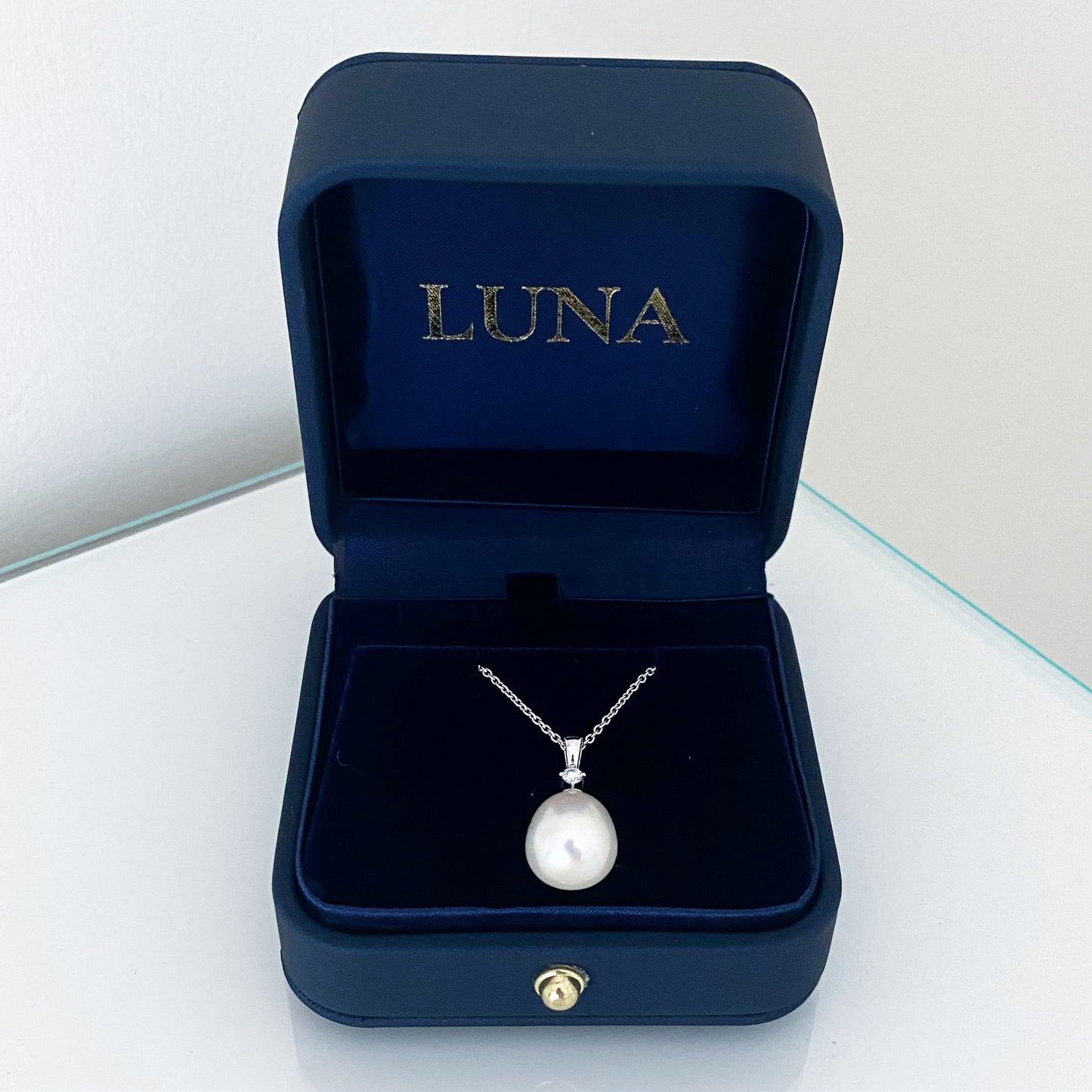 18ct White Gold Pearl Pendant