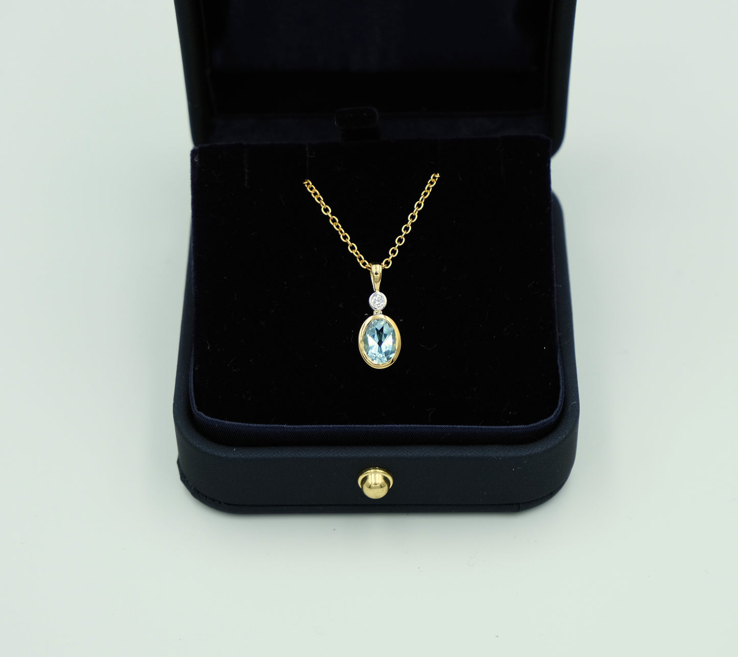 18ct Yellow Gold Blue Topaz Pendant