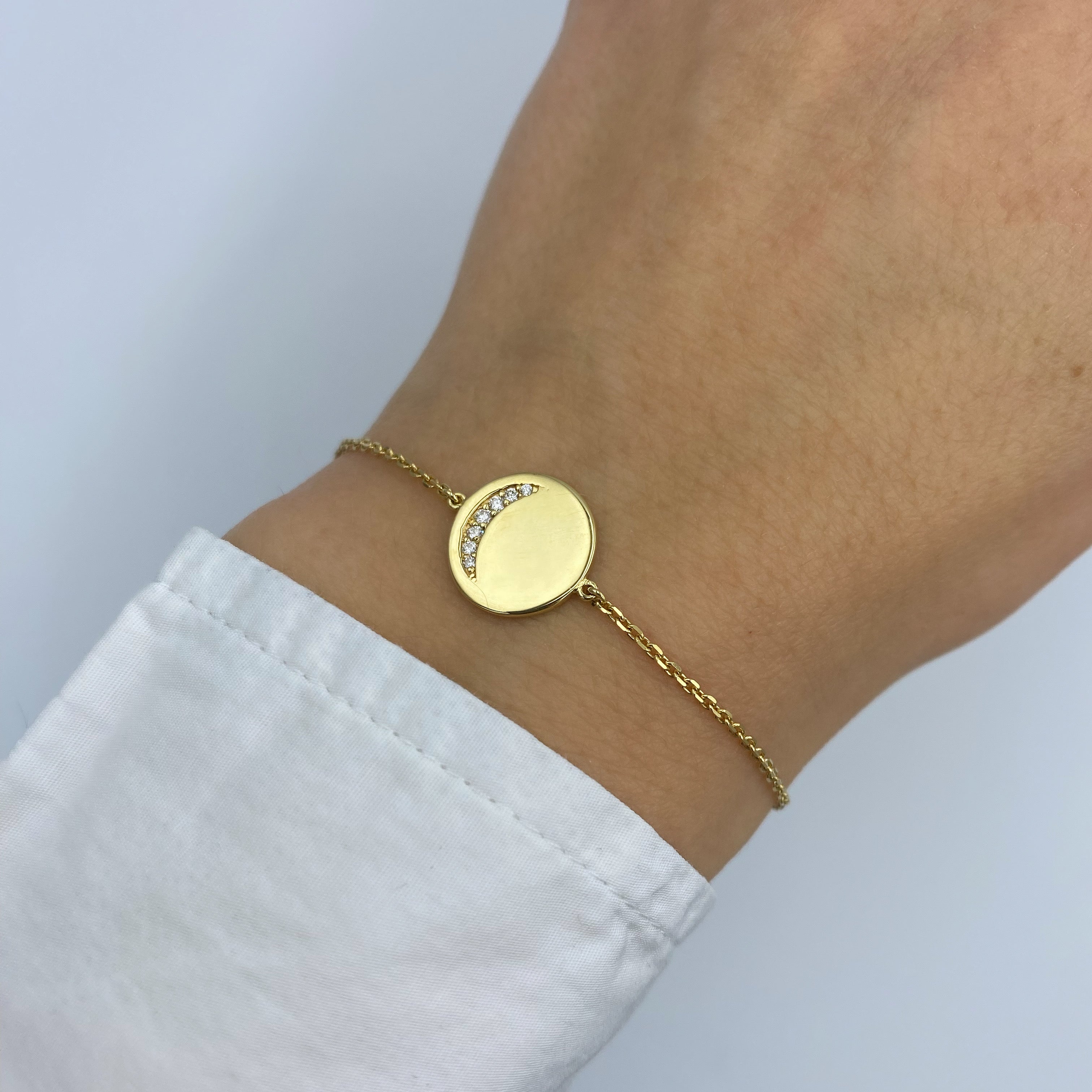 18ct Yellow Gold Diamond Medallion Bracelet