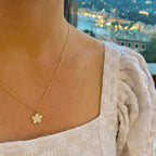 18ct Yellow Gold Diamond Flower Pendant