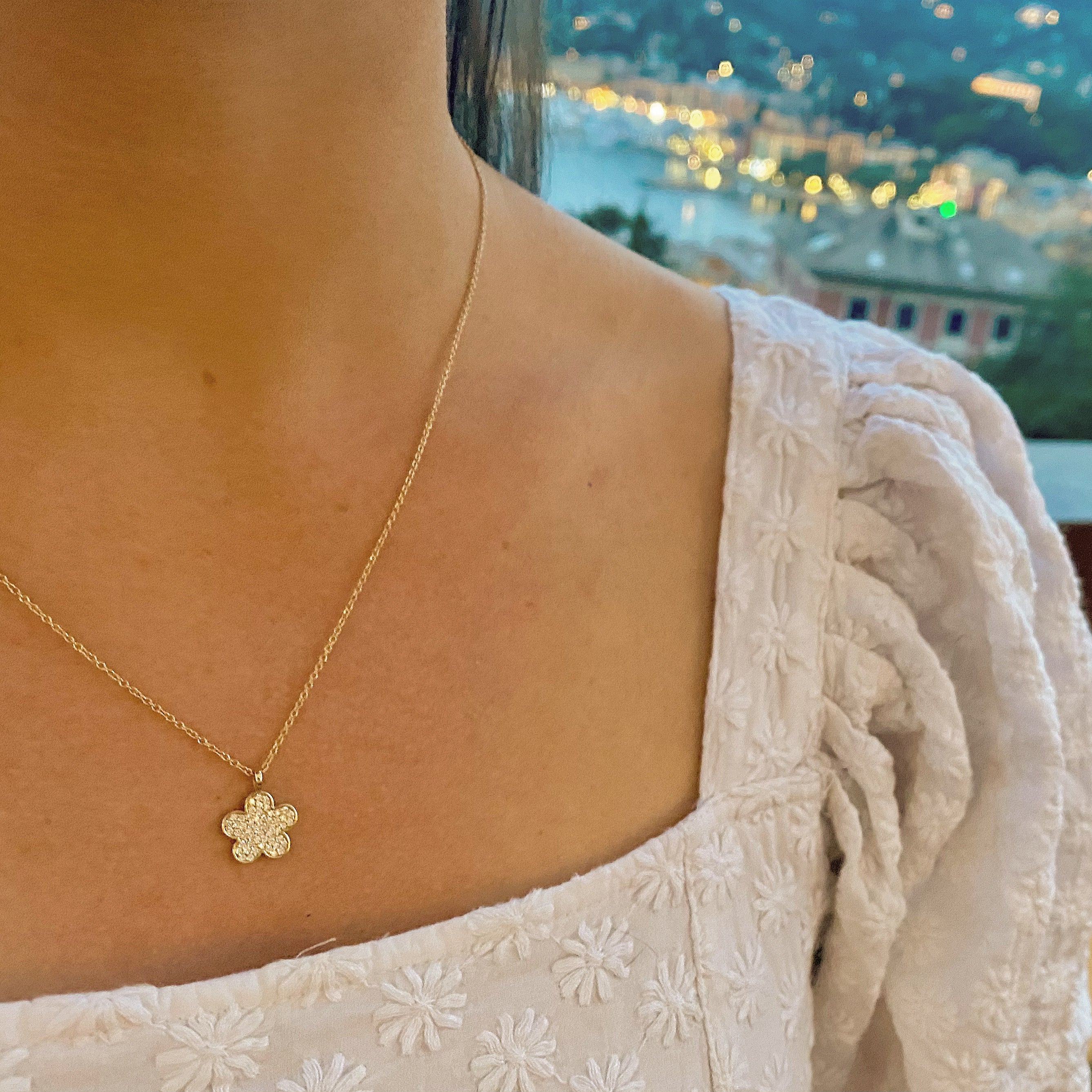 18ct Yellow Gold Diamond Flower Pendant