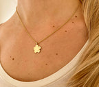 18ct Yellow Gold Flower Pendant
