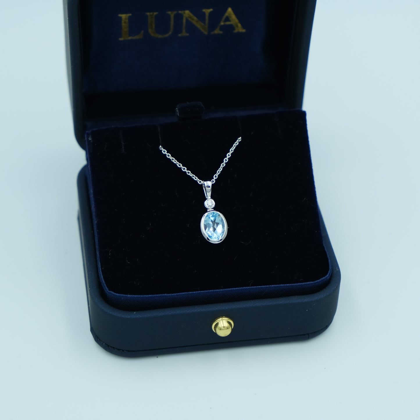 18ct White Gold Blue Topaz Pendant